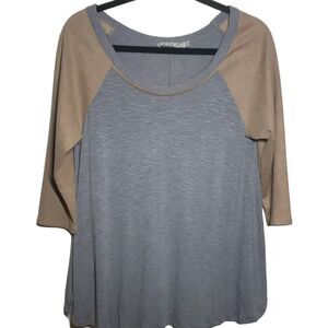 Chloe K Grey Tan 3/4 Sleeve Raglan Shirt M
